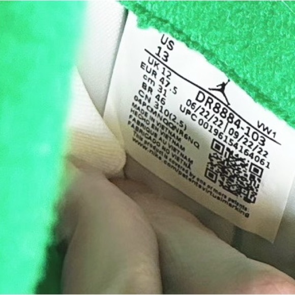Air Jordan 2 Retro Lucky Green DR8884-103 Men Sneakers SZ 13 LIMITED EDITION NEW - Picture 9 of 9